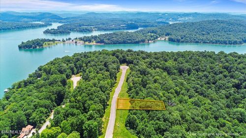 565 S Two Rivers Ln, La Follette, TN, 37766 | Card Image