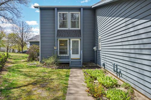2-4630 Woodridge Dr, Eau Claire, WI, 54701-8040 | Card Image