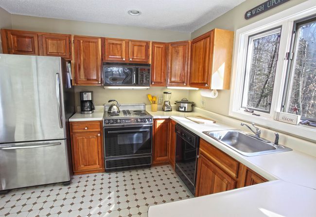 B - 33B Suntec Loop, Condo with 4 bedrooms, 4 bathrooms and null parking in West Dover VT | Image 5