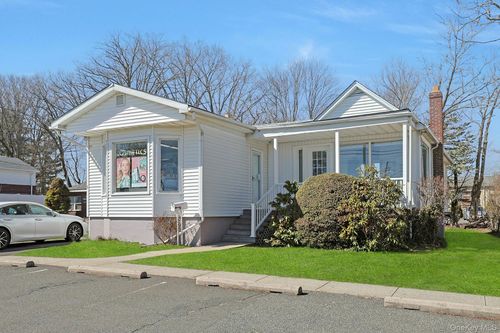 3 Grandview Ave, Nanuet, NY, 10954-2510 | Card Image