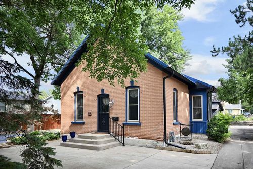 1002 Gilmore Ave, Winona, MN, 55987-2556 | Card Image