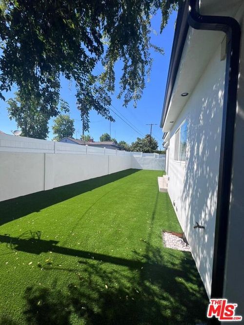 7669 Beeman Ave, North Hollywood, CA, 91606-4401 | Card Image