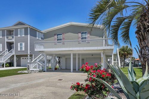 4090 4th St, Surf City, NC, 28445-8633 | Card Image