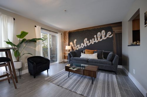 738 1st Ave N, Nashville, TN, 37201-1041 | Card Image