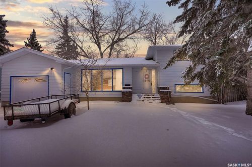 345 Durham Dr, Regina, SK, S4S4Z6 | Card Image