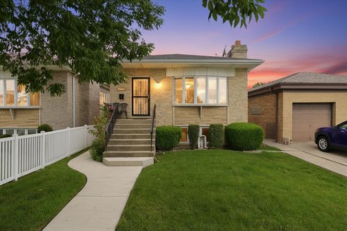 4818 N Sayre Ave, Chicago, IL, 60656-3922 | Card Image