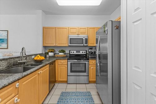 15-8245 Nw 108th Ave, Doral, FL, 33178-5240 | Card Image