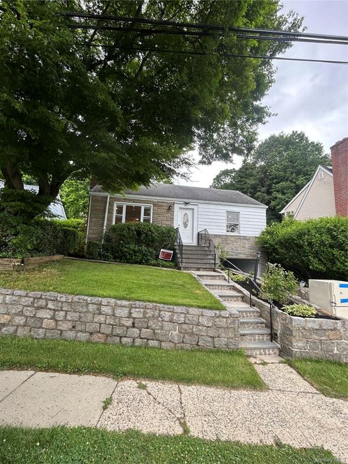 207 Morsemere Ave, Yonkers, NY, 10703-2007 | Card Image