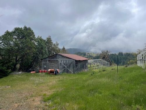 11 Hidden Valley Rd, Bridgeville, CA, 95526 | Card Image