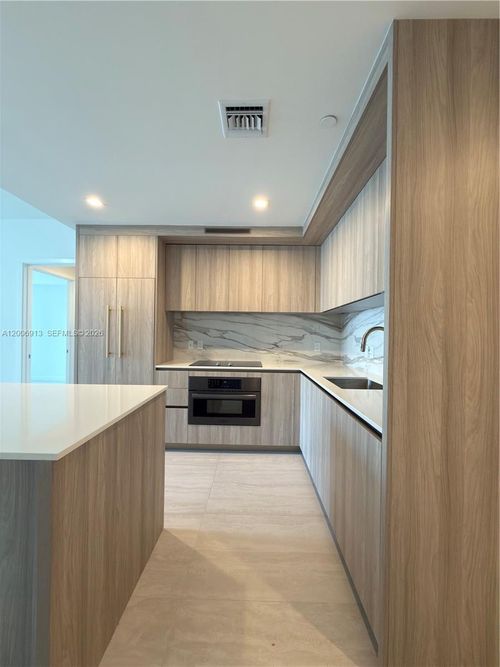 1602-77 Se 5th St, Miami, FL, 33131-4070 | Card Image
