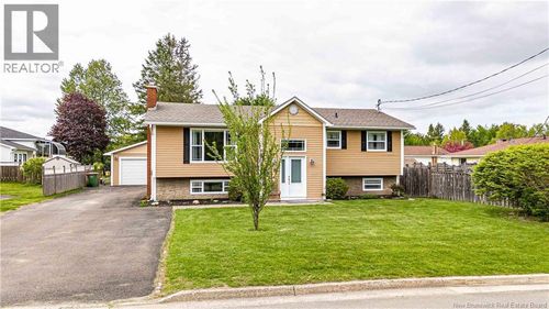 8 Russet St, New Maryland, NB, E3C1B5 | Card Image