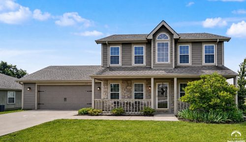 335 W 26th St, Eudora, KS, 66025-7107 | Card Image