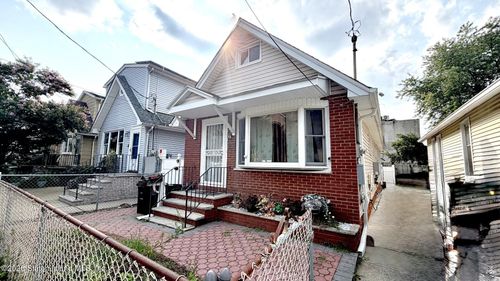 15 Sweetwater Ave, Staten Island, NY, 10308-3338 | Card Image