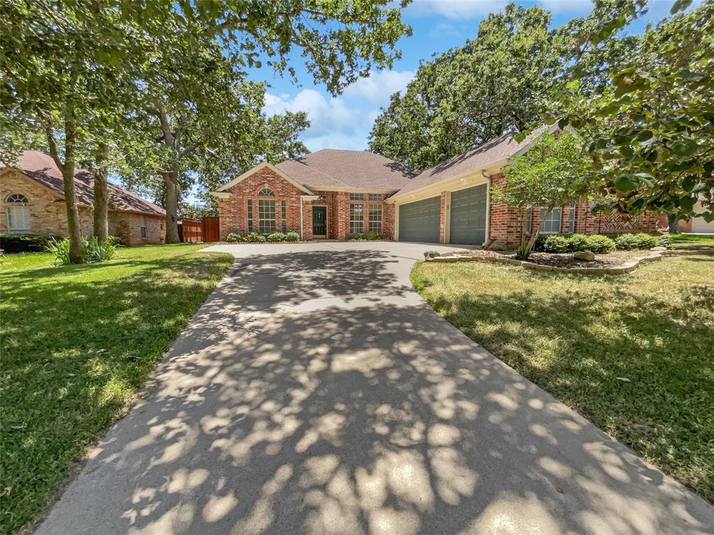 Spinnaker Ln, Azle, TX 76020