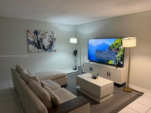 302-2420 Diana Dr, Hallandale Beach, FL, 33009-4804 | Card Image