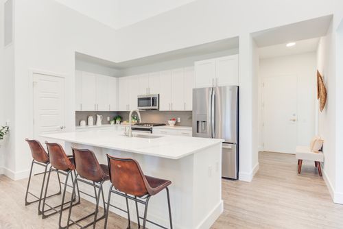 555 Lakeview Pkwy, Vernon Hills, IL, 60061-1884 | Card Image