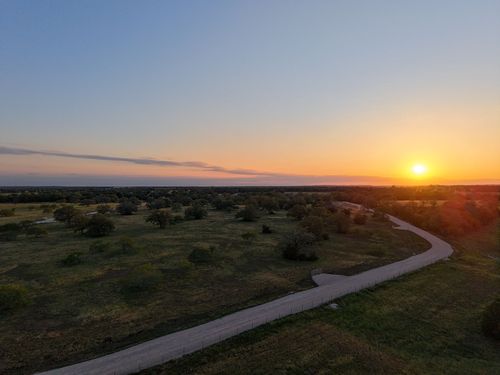 784 Main Loop Rd, Waelder, TX, 78959-1000 | Card Image