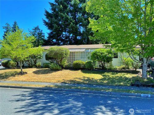 1752 162nd Ave Ne, Bellevue, WA, 98008-2517 | Card Image