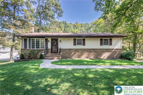 304 Shady Oaks Dr E, SAYLORSBURG, PA, 18353-8106 | Card Image