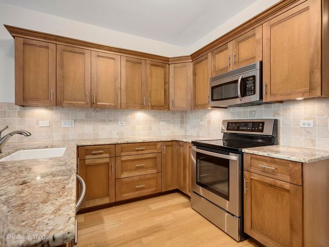 308 Roscommon Ct, Townhouse with 2 bedrooms, 3 bathrooms and 2 parking in Glen Ellyn IL | Image 11