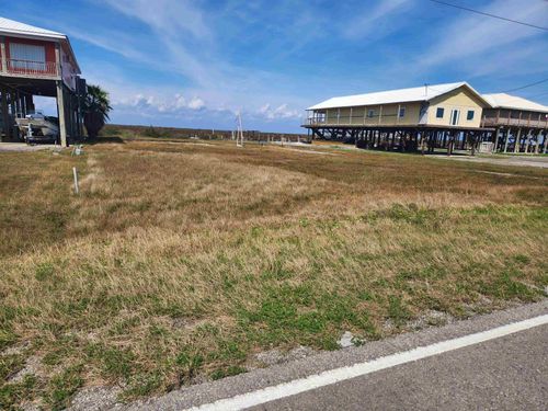 397 Highway 1, Grand Isle, LA, 70358-9605 | Card Image