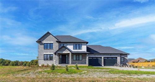 129 S Pelham Rd, Welland, ON, L3B5N8 | Card Image