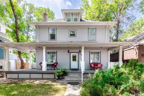 1116 Clifton Ave, Moose Jaw, SK, S6H3L5 | Card Image