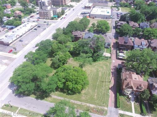 35 Edison St, Detroit, MI, 48202-1533 | Card Image