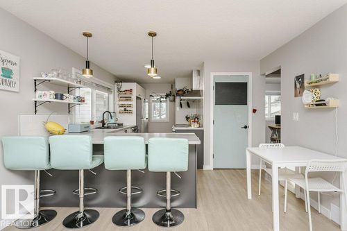 9020 152 St Nw, Edmonton, AB, T5R1M3 | Card Image
