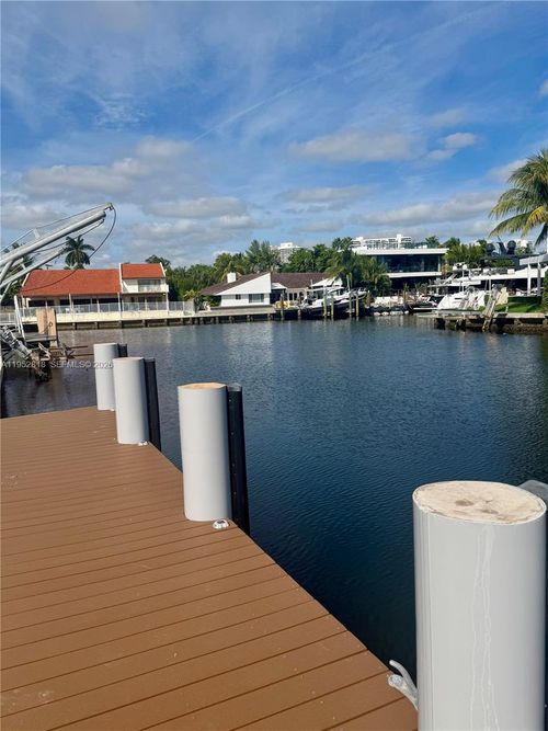 1-16453 Ne 33rd Ave, North Miami Beach, FL, 33160-4109 | Card Image