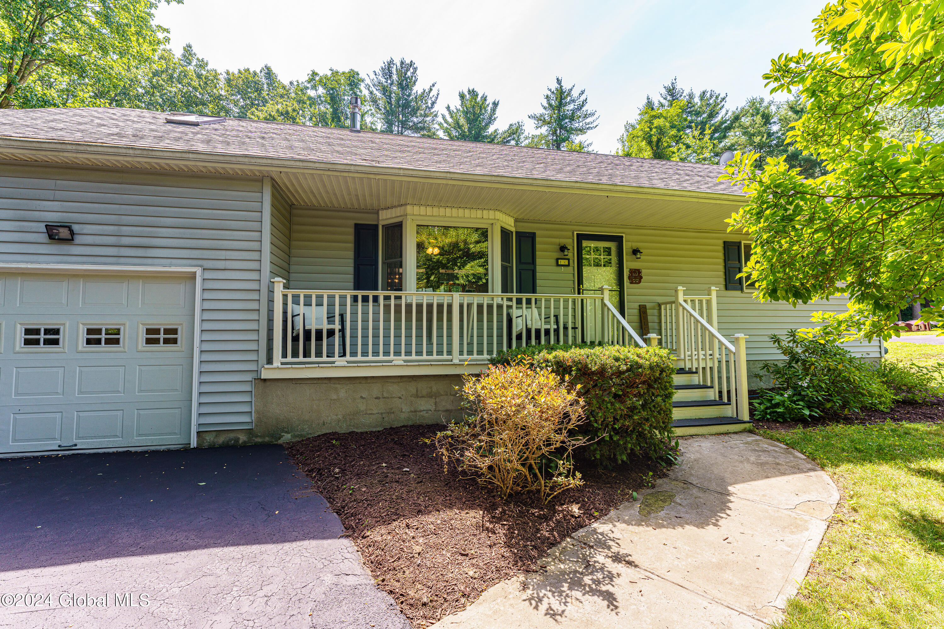 Raspberry Dr, Malta, NY 12020