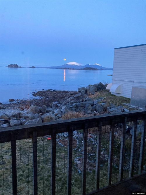 1806 C Alderway, Sitka, AK, 99835 | Card Image