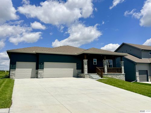 18410 Palisades Dr, Omaha, NE, 68136-4277 | Card Image