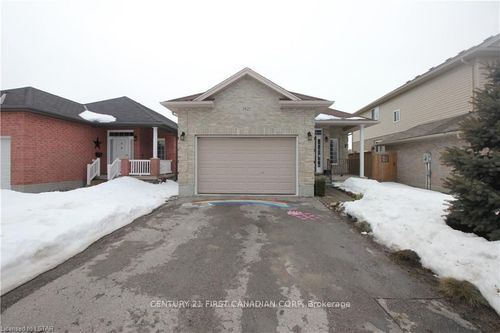 1821 Dalmagarry Rd, London, ON, N6G0A6 | Card Image