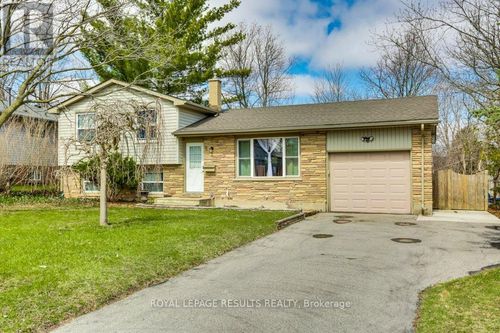 2 Northwood Pl, Saint Thomas, ON, N5P2J4 | Card Image