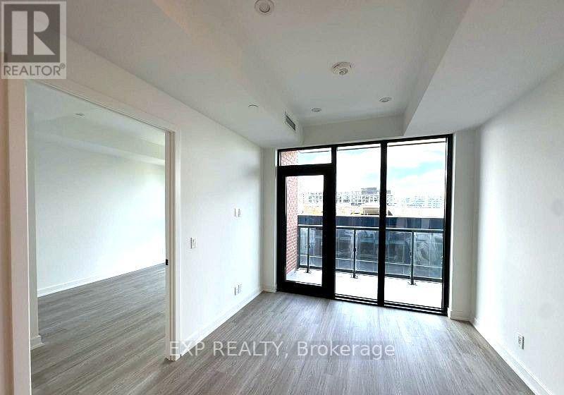 Residential Lease in Toronto (Bayview Village) 4