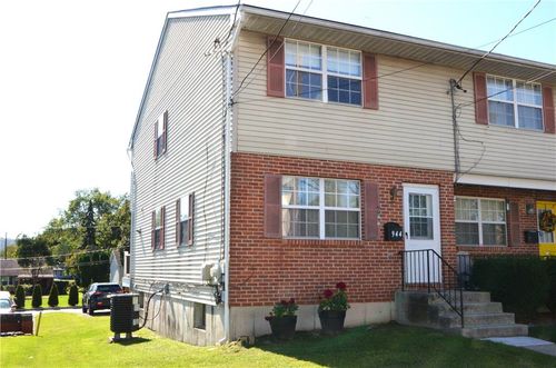 944 W Wyoming St, Allentown, PA, 18103-3957 | Card Image