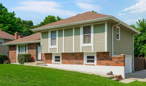 2977 Iva Dr, Independence, MO, 64057-2230 | Card Image
