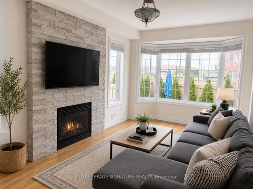 45 Pelham Dr, Kleinburg, ON, L4H3Z8 | Card Image