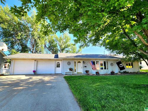 1211 7th St, Hull, IA, 51239-7377 | Card Image