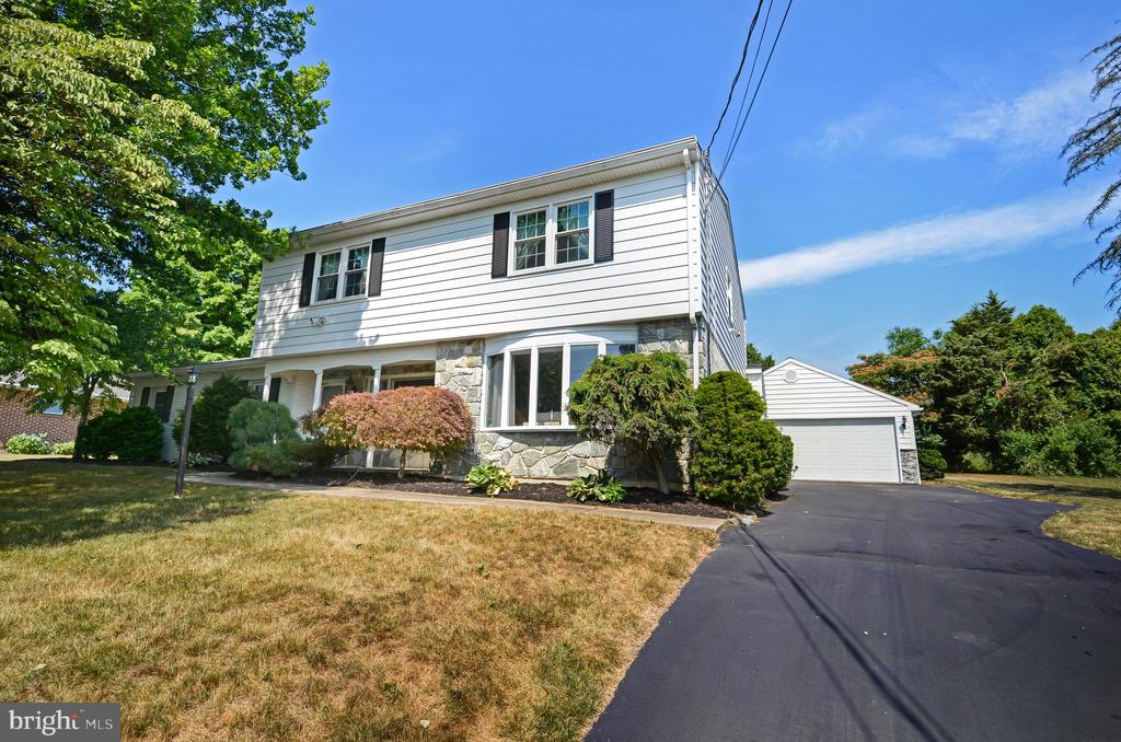 Crest Rd, Leesport, PA 19533