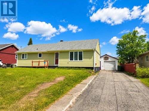 413 Jackson Avenue, Labrador City, NL, A2V2H8 | Card Image