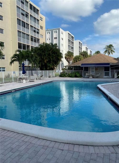 apt-308-610 Ne 12th Ave, Hallandale Beach, FL, 33009-3654 | Card Image