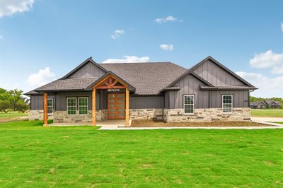 View of front of home with a front yard | Image 1