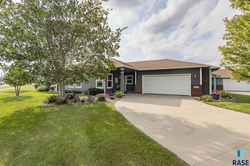 3233 S Manifold Ave, Sioux Falls, SD, 57110-5402 | Card Image