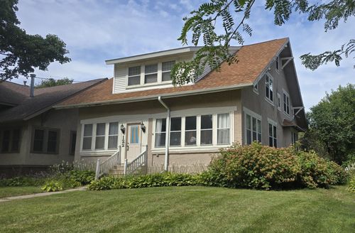 122 Woodland Ave, Fairmont, MN, 56031-2147 | Card Image