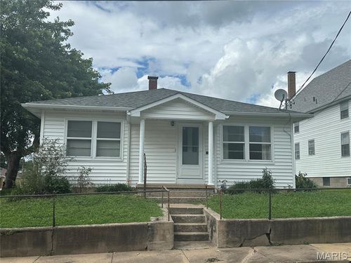 105 E Main St, Steeleville, IL, 62288-1513 | Card Image