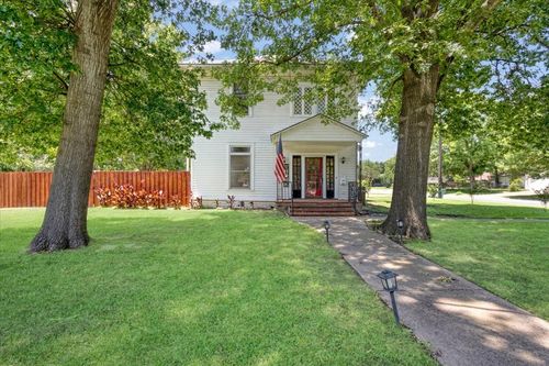 1302 S Crockett St, Sherman, TX, 75090-8518 | Card Image