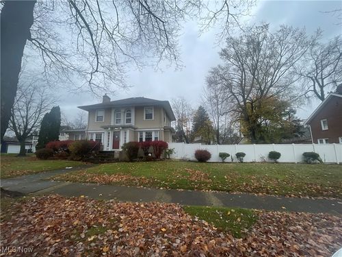 515 Sunset View Dr, Akron, OH, 44320-2064 | Card Image