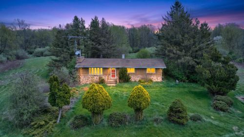 8889 Mount Hope Rd, Grass Lake, MI, 49240-9537 | Card Image